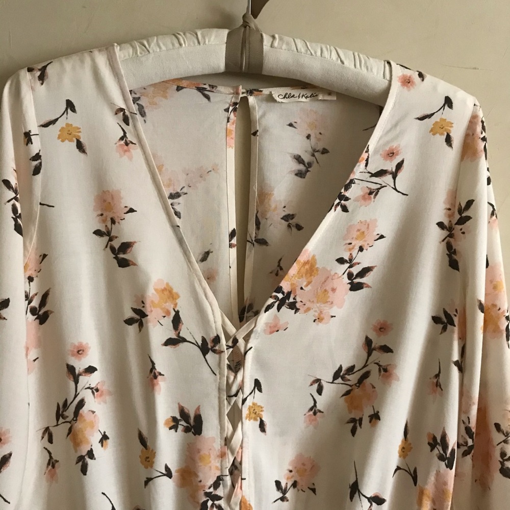 ❗️SOLD❗️Lovely Floral Print Romper - Picture 3 of 7